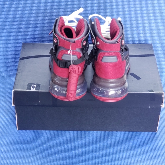 Nike Air Max 720 Saturn- Blk Team Red - Picture 4 of 7